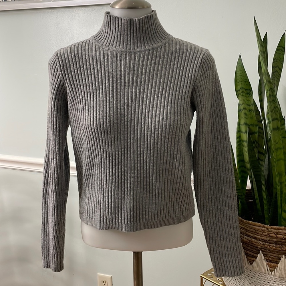LULUS turtle sweatshirt stretchy